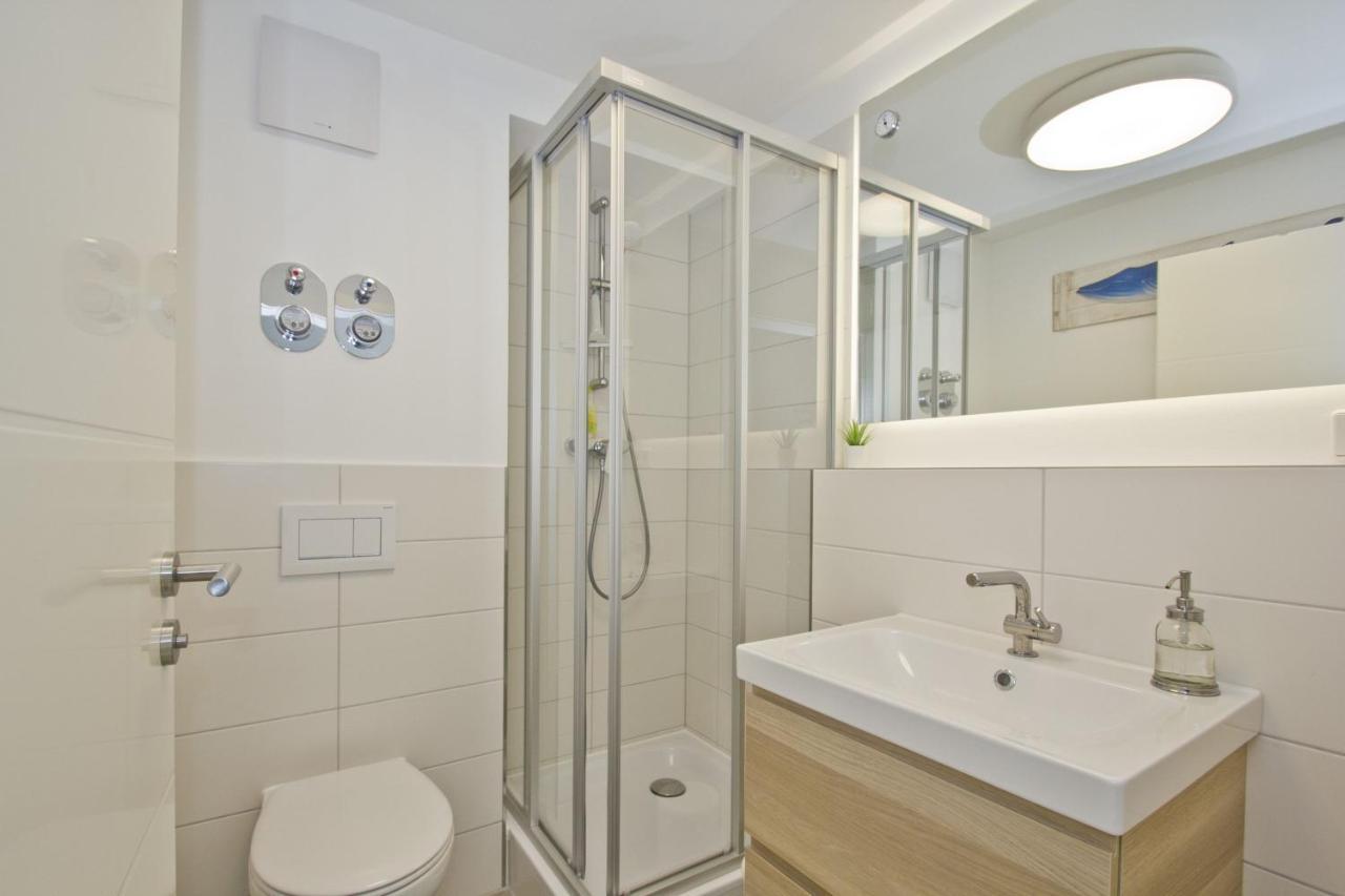 Ferienresidenz Zwei Bodden FeWo Hinnak 1 4 Balkon Lietzow Exterior foto